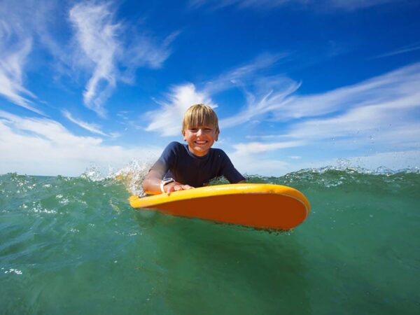 How to Surf for Beginners: Step-by-Step Tips to Catch Your First Wave(2025 Guide)